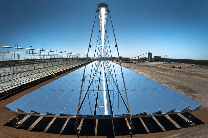 條式線性菲涅爾聚光裝置