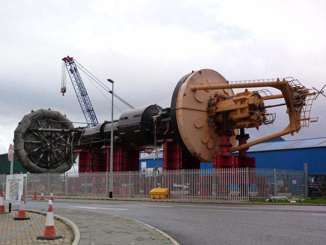 未下水的漂浮式振蕩浮子波浪能發(fā)電裝置圖片